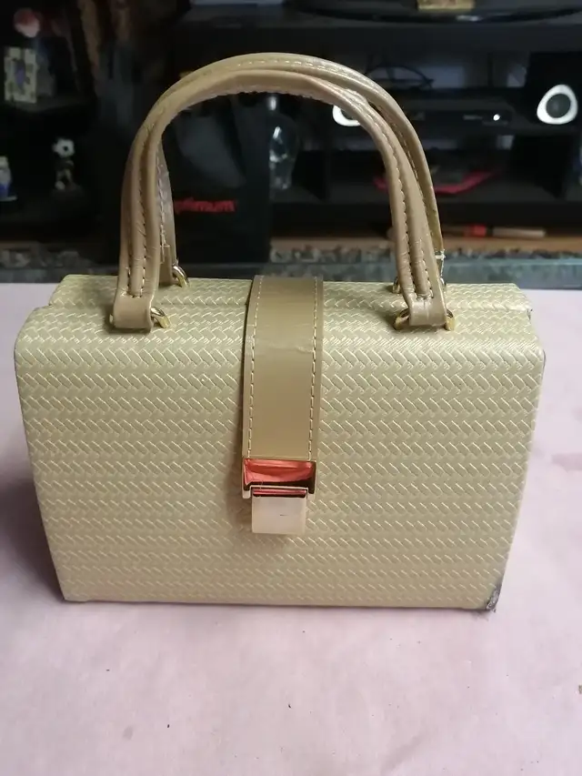 Women's purses $5 each