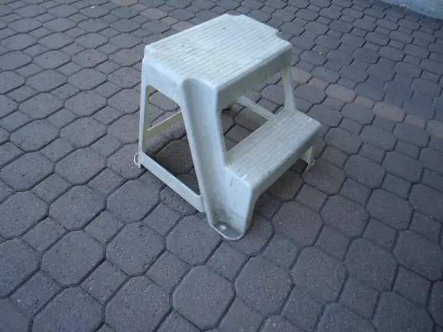 tabouret-escabeau 2 marches très solide