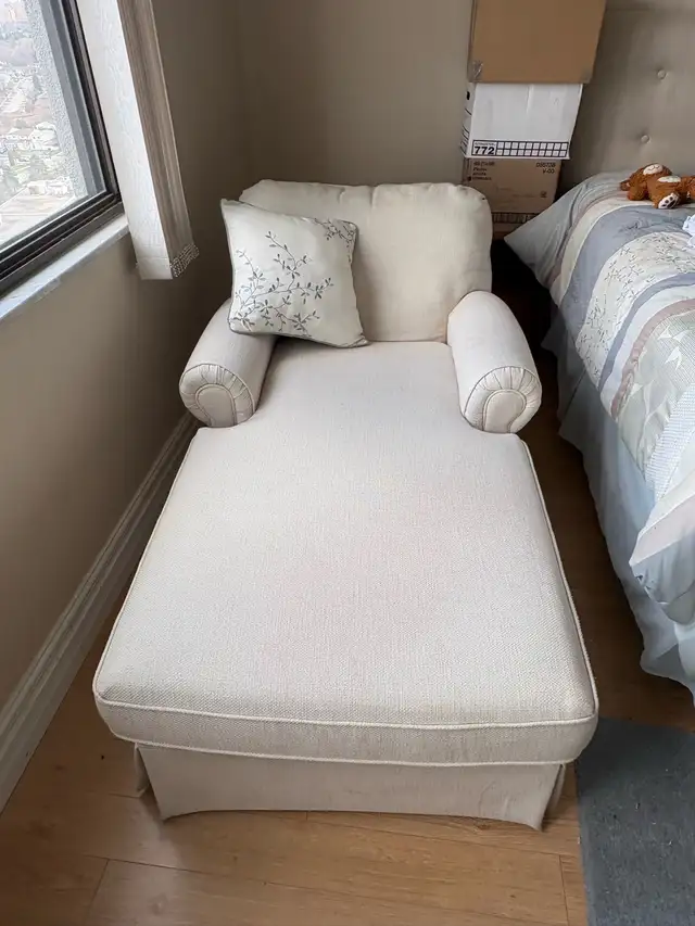 Free delivery used Cream Chaise Lounge Chair - Photo 4