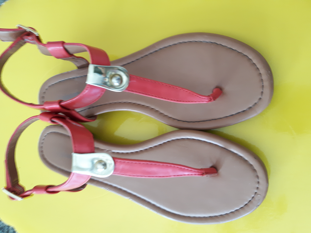 UNE PAIRE DE SANDALES STYLE&CO GR 7 FEM BEIGE, ORANGE OR $10.00 - Photo 2
