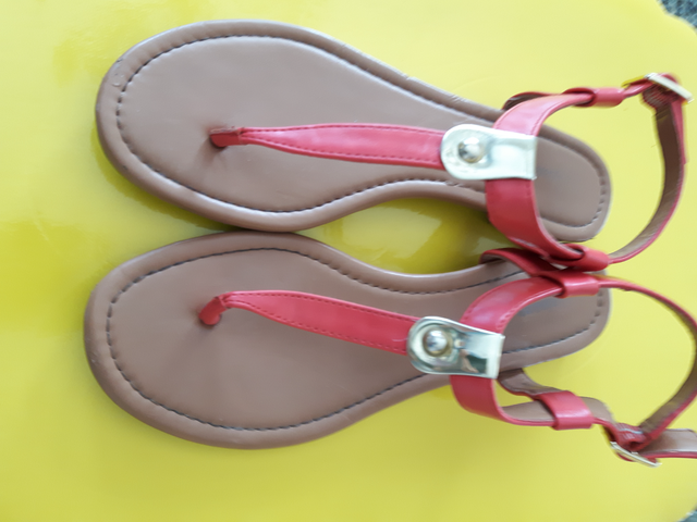 UNE PAIRE DE SANDALES STYLE&CO GR 7 FEM BEIGE, ORANGE OR $10.00 - Photo 3