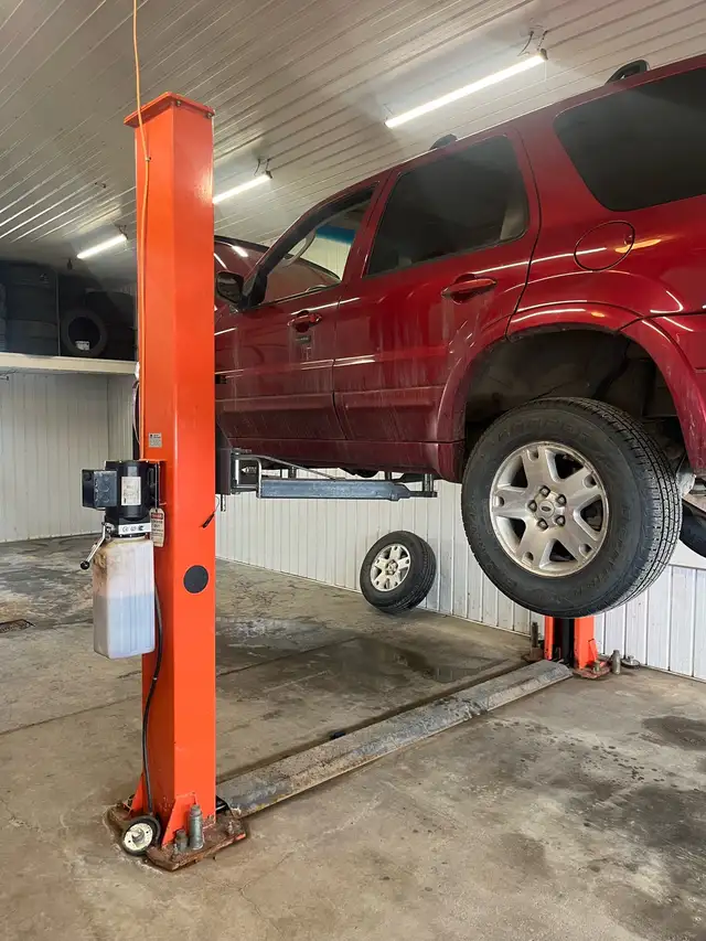 Fully operational to post 10,000 pound vehicle lift - Photo 2