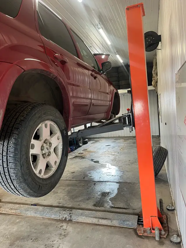 Fully operational to post 10,000 pound vehicle lift - Photo 3