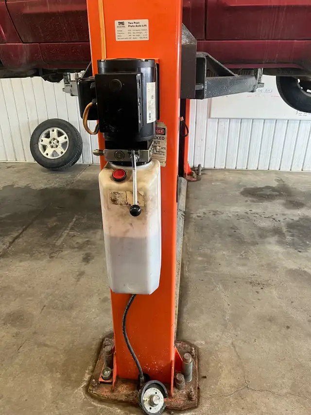 Fully operational to post 10,000 pound vehicle lift - Photo 4