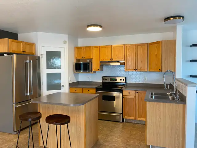 3 Bed 2 Bath Bi-level House in Westpointe Available May 1st! - Photo 2