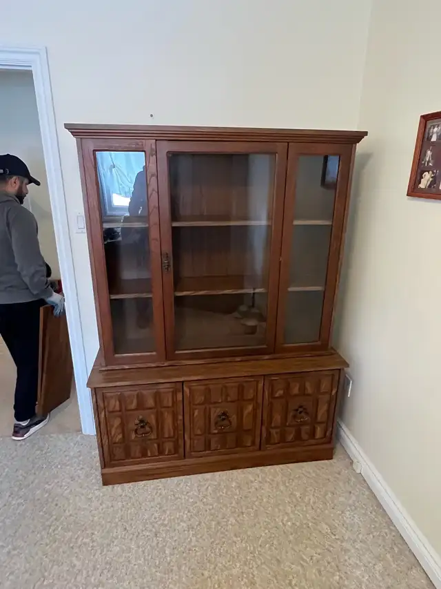 Free delivery used Wooden China Cabinet with Glass Doors
