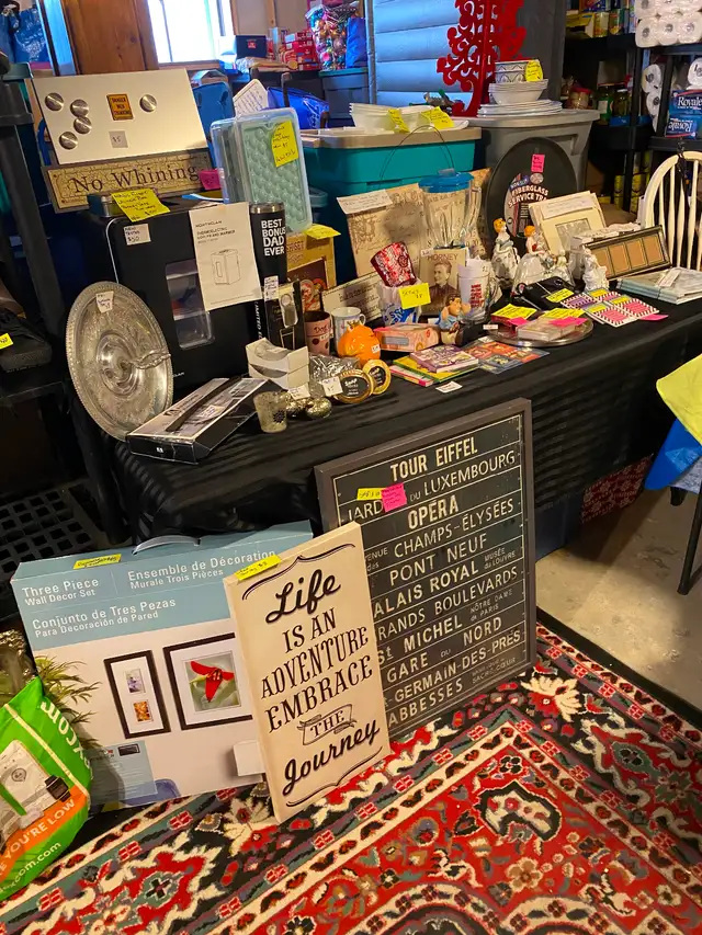 Indoor 300  item Living Estate Sale in Ingersoll - Photo 5