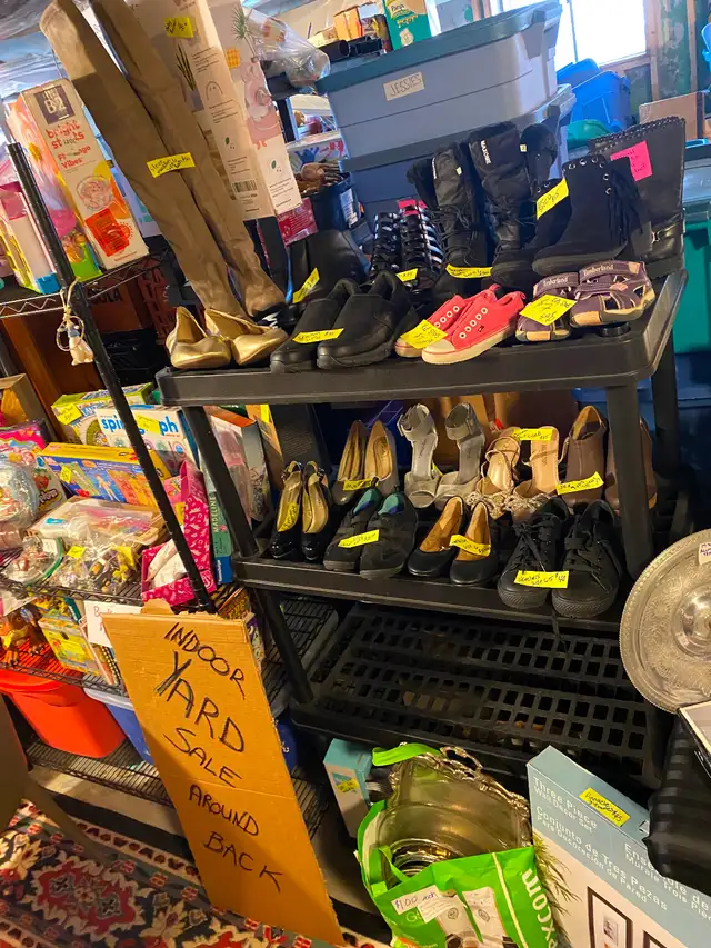 Indoor 300  item Living Estate Sale in Ingersoll - Photo 6