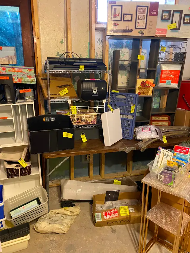 Indoor 300  item Living Estate Sale in Ingersoll - Photo 7