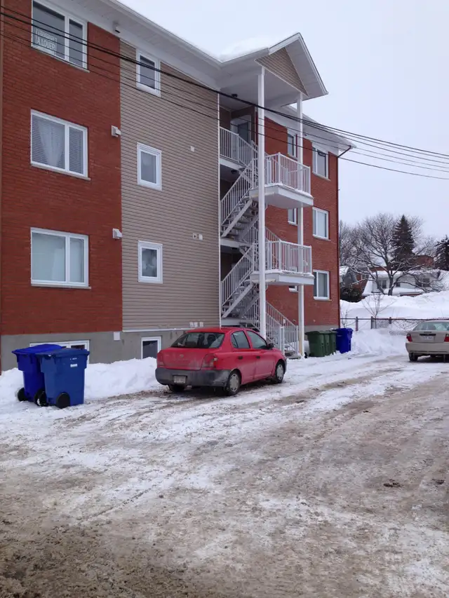 Logement 3 1/2 à louer - 1er juin 2026 - 830 $ - Buckingham - Photo 2