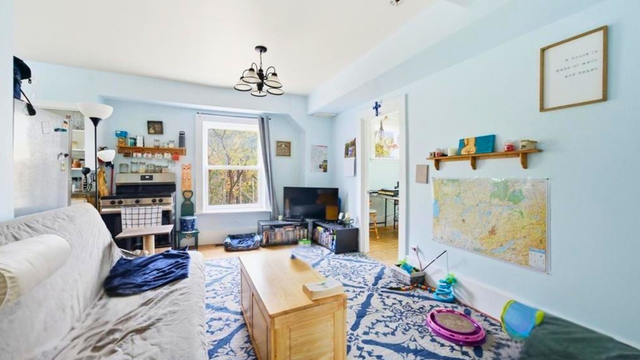 STUDENTS ⚠️ LOCK THIS IN NOW! 3 Bdrm Steps To EVERYTHING - Photo 4