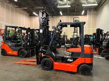 Toyota 5500lbs Electric Forklift - Photo 3