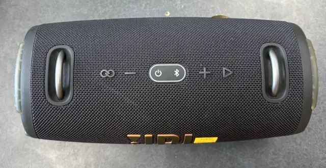 JBL XTream 3 Bluetooth Speaker with Strap & Charger - Photo 2