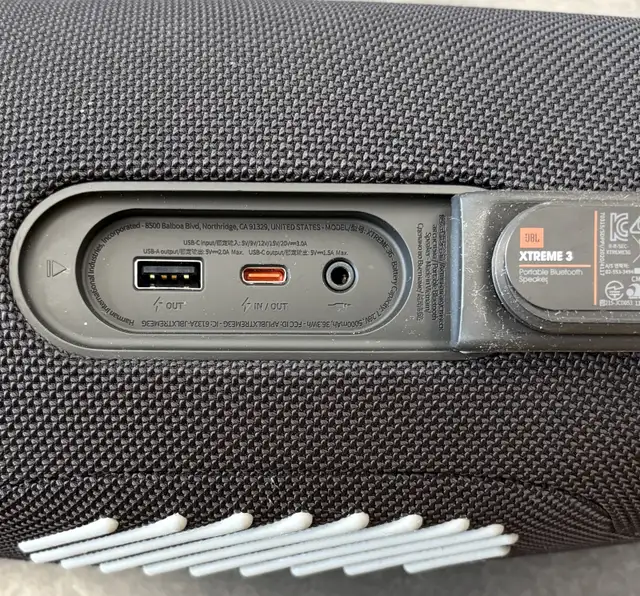 JBL XTream 3 Bluetooth Speaker with Strap & Charger - Photo 4