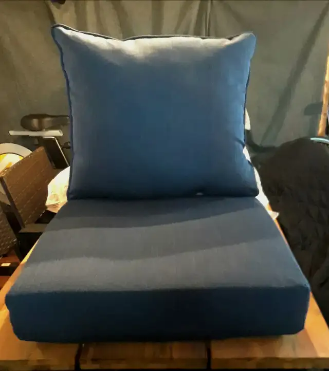 A VENDRE COUSSINS EXTÉRIEUR