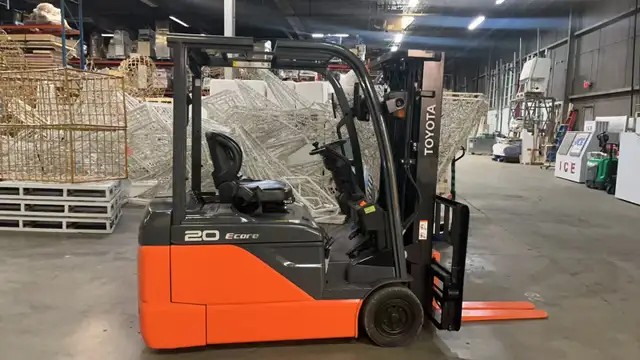 Toyota 4400lbs electric forklift reach 14.1 feet