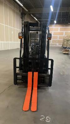 Toyota 4400lbs electric forklift reach 14.1 feet - Photo 2