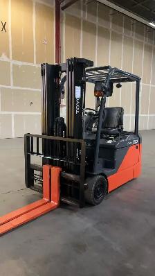 Toyota 4400lbs electric forklift reach 14.1 feet - Photo 4