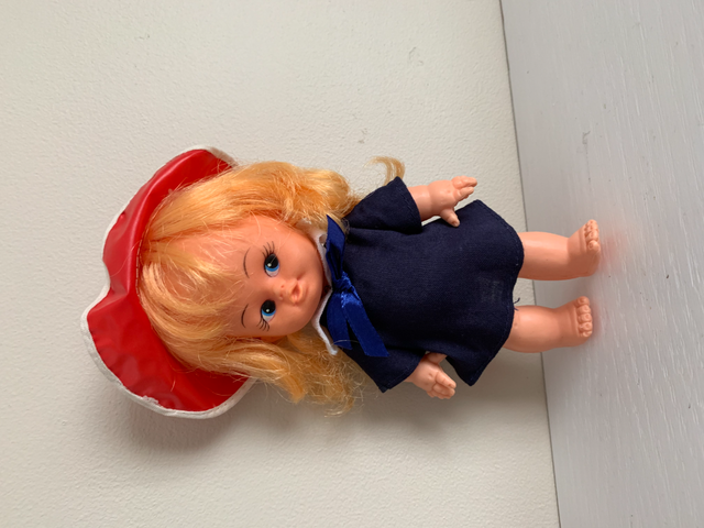 POUPÉE NEUVE BÉBÉ MOBILE 8'HAUT AVEC SA ROBE SON CHAPEAU: $5.00 - Photo 2