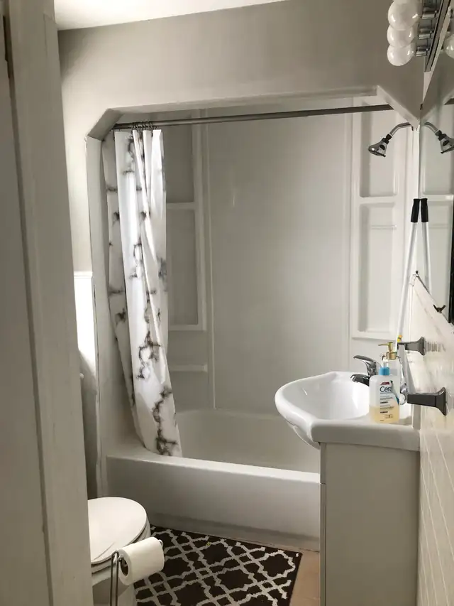 Sublet - Room for Rent in McMaster Student House - Photo 6