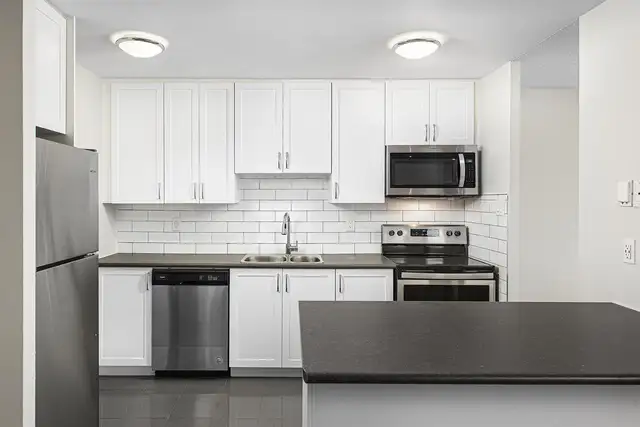 2 Bedroom Apartment for Rent - 7280 Darcel Ave - Photo 18