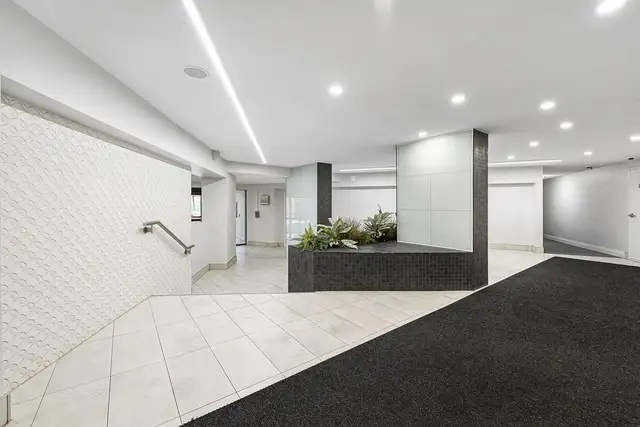 2 Bedroom Apartment for Rent - 2757 Kipling Avenue - Photo 2