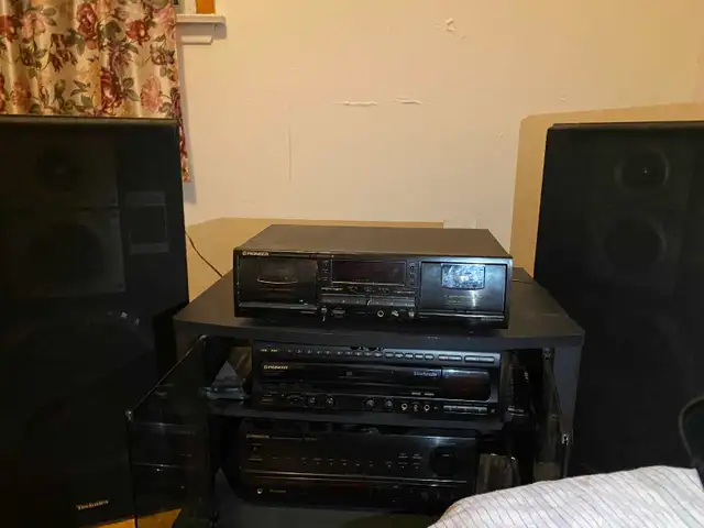 Sound System (Pioneer) MINT   CABLES & REMOTES!