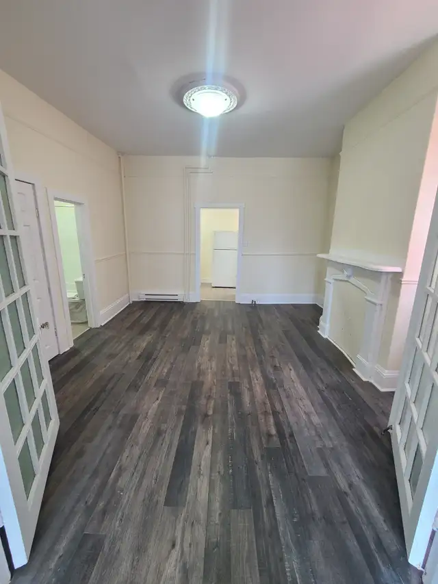 Downtown 1BR - Private Unit - Aug 1st - Heat & Water Included! - Photo 2