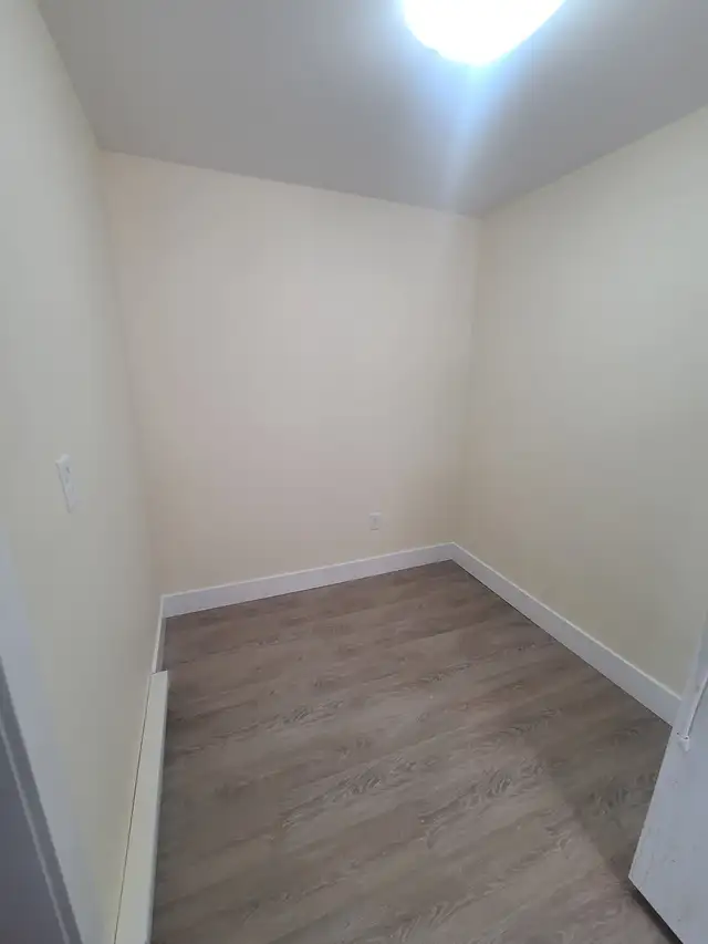 Downtown 1BR - Private Unit - Aug 1st - Heat & Water Included! - Photo 5