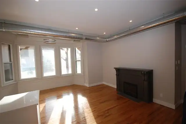 Bright 2-Bedroom Downtown Ottawa Apartment | Parking Included | - Photo 2