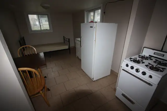 Furnished Rooms for Rent Downtown Sarnia @ 104 Vidal St S - Photo 3