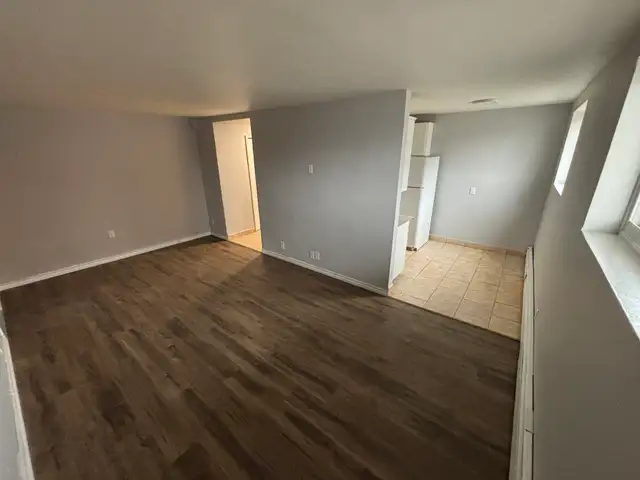 All inclusive 2 bedroom with balcony and on site laundry @ 121 A - Photo 3