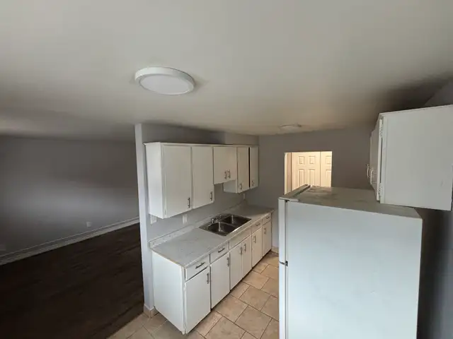 All inclusive 2 bedroom with balcony and on site laundry @ 121 A - Photo 4