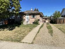 ALL UTILITIES INCLUDED! Cat Friendly Lower Suite!