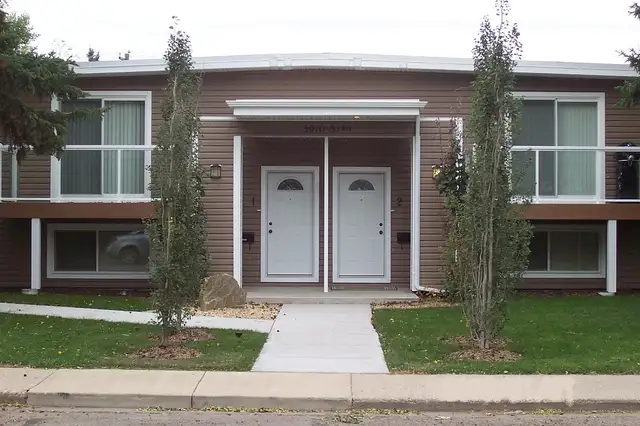 FANTASTIC LOCATION! Modern 2 Bedroom Unit ~ Washer and Dryer