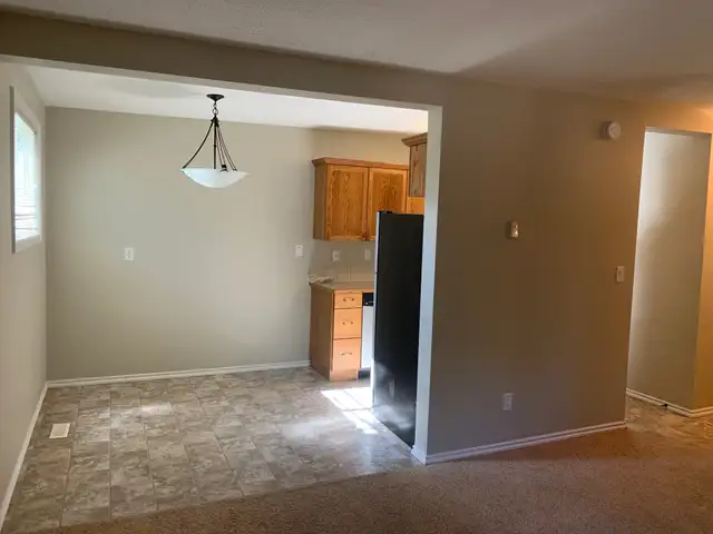 FANTASTIC LOCATION! Modern 2 Bedroom Unit ~ Washer and Dryer - Photo 5