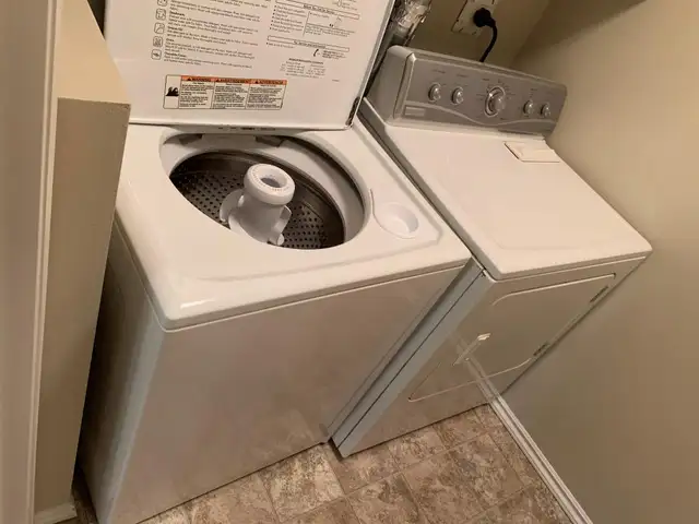 FANTASTIC LOCATION! Modern 2 Bedroom Unit ~ Washer and Dryer - Photo 14