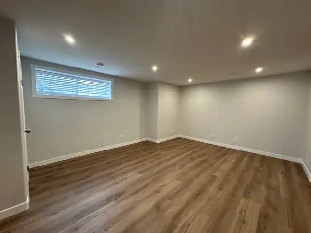 Double Attached Garage, Desirable Rosedale Duplex! - Photo 11