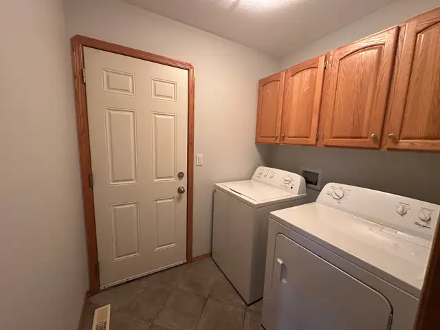 Double Attached Garage, Desirable Rosedale Duplex! - Photo 17