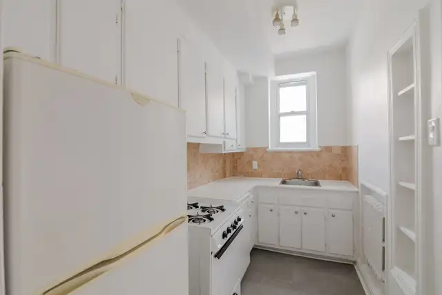 1 bed 1 bath near UdeM corner of Deacon and Van Horne - ID 1905 - Photo 2