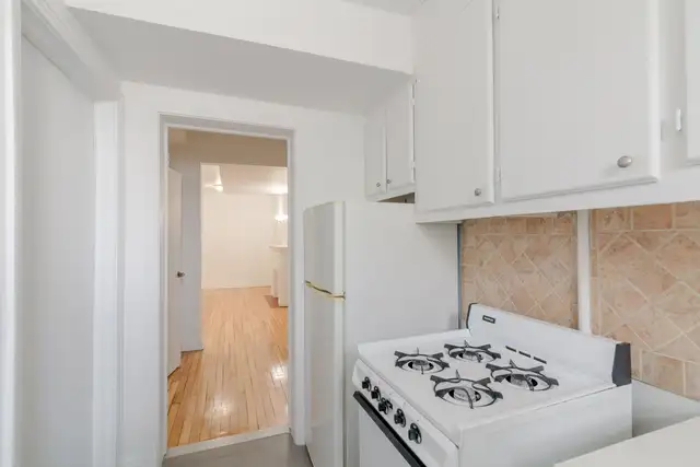 1 bed 1 bath near UdeM corner of Deacon and Van Horne - ID 1905 - Photo 3