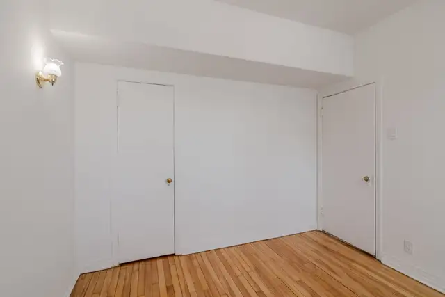 1 bed 1 bath near UdeM corner of Deacon and Van Horne - ID 1905 - Photo 7