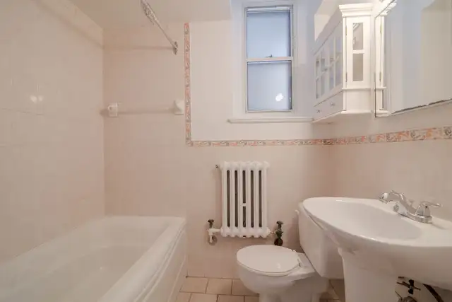 1 bed 1 bath near UdeM corner of Deacon and Van Horne - ID 1905 - Photo 8