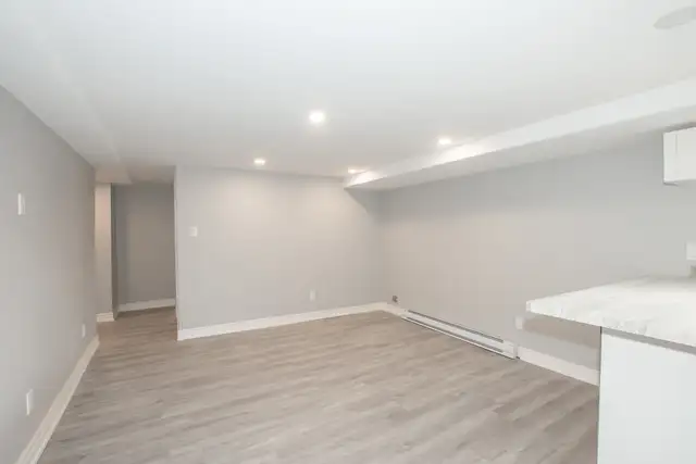 170 Southworth St N, Welland - 2 Bedroom Lower Unit - Photo 3