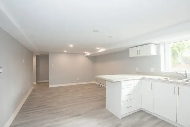 170 Southworth St N, Welland - 2 Bedroom Lower Unit - Photo 4