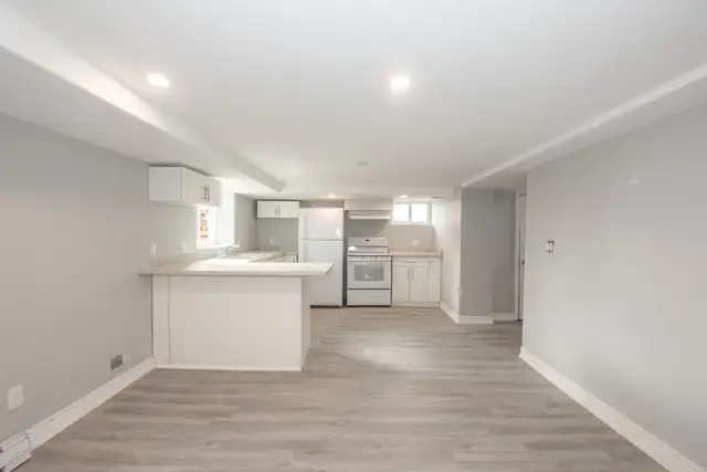 170 Southworth St N, Welland - 2 Bedroom Lower Unit - Photo 6