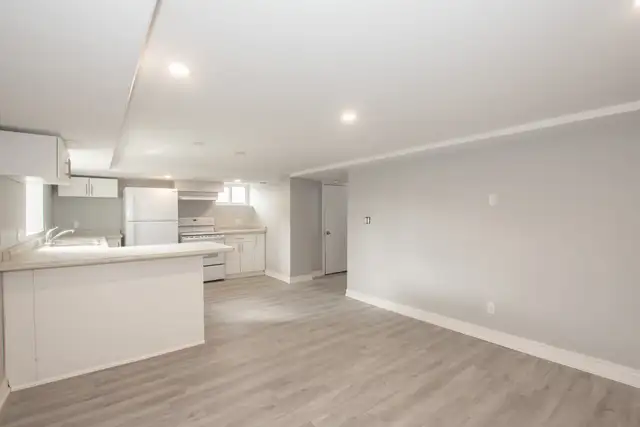 170 Southworth St N, Welland - 2 Bedroom Lower Unit - Photo 7