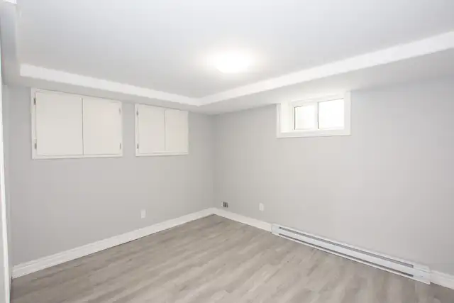170 Southworth St N, Welland - 2 Bedroom Lower Unit - Photo 12