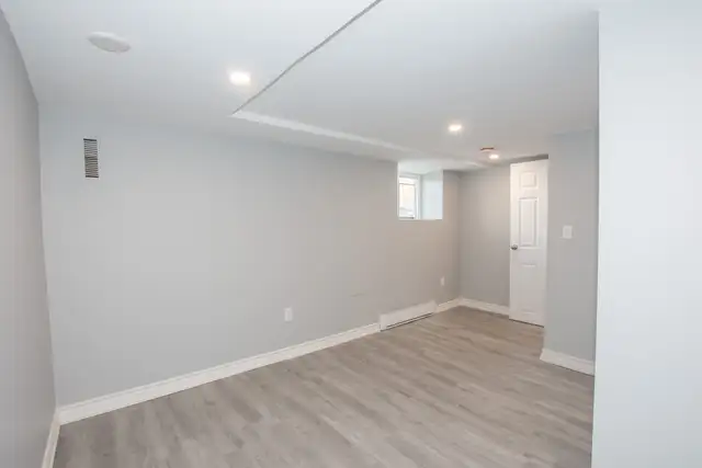 170 Southworth St N, Welland - 2 Bedroom Lower Unit - Photo 15