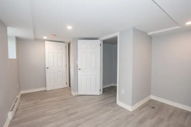 170 Southworth St N, Welland - 2 Bedroom Lower Unit - Photo 16